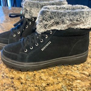 Skechers Boot with grey fur top